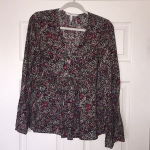 Adorable Black Floral BCB blouse